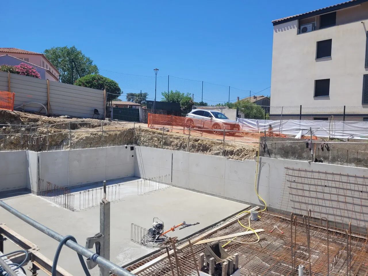 Serenity – chantier, mi juin – murs RDC en cours